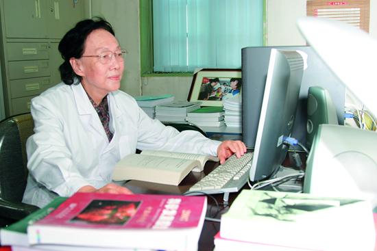 王靜康院士編寫教材.jpg 王靜康院士編寫教材.jpg